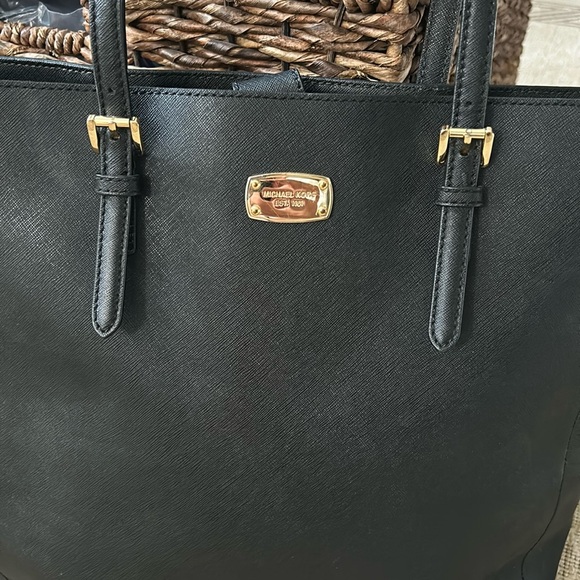 Michael Kors Jet Set Travel Large Tote Saffiano Black Leather. - Picture 4 of 17